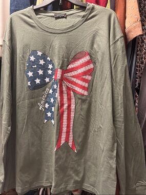 NWOT Zutter Sage Green SZ LG Long-Sleeve Top with American Bow Graphic T